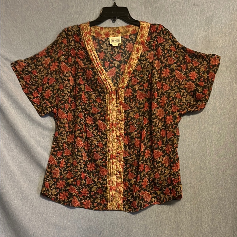 Converse Black and Red sheer Flutter Sleeve floral print Blouse size large EUC